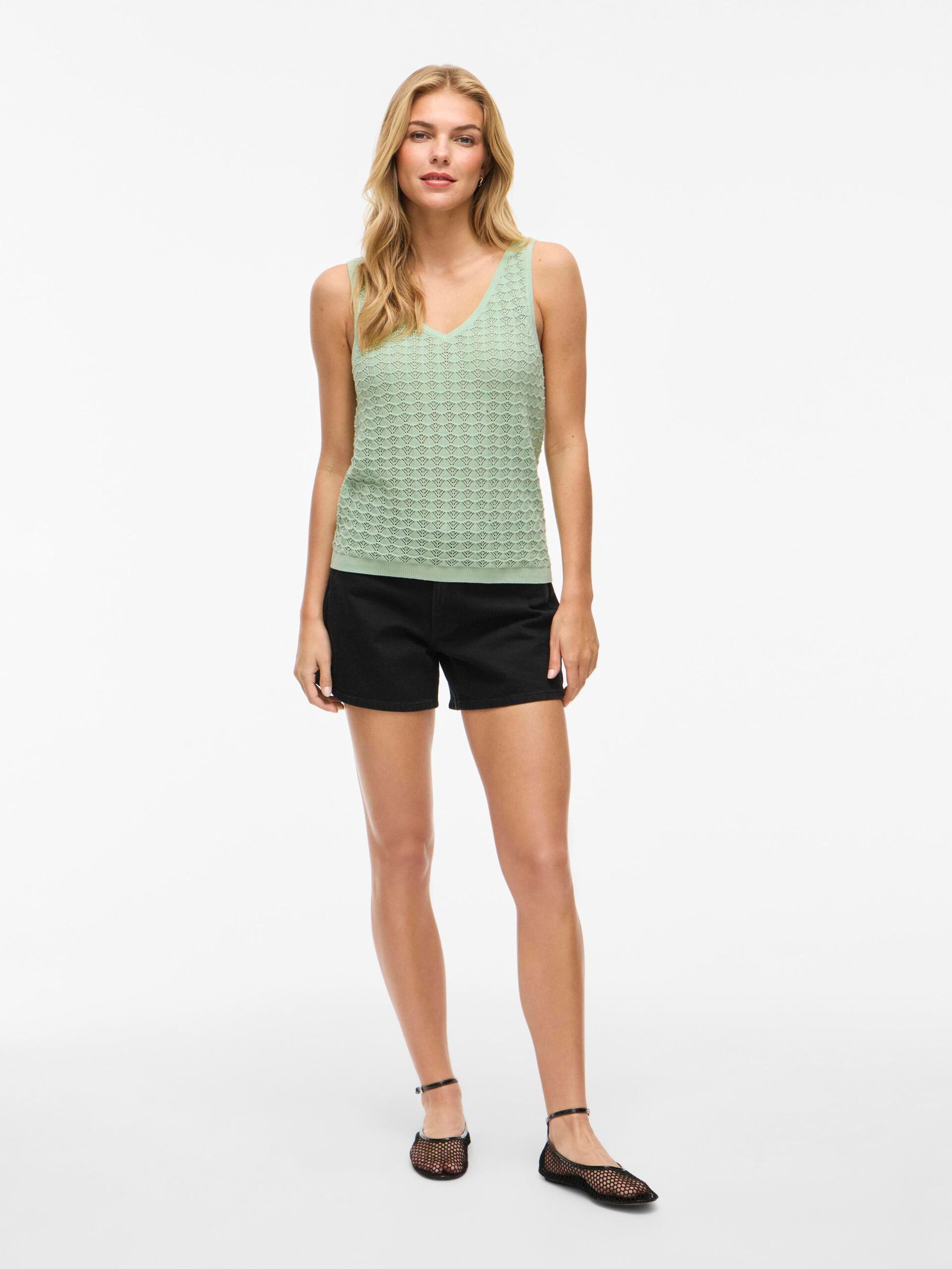 Carousel image - VIVUA ÆRMELØS STRIKKET TOP, Silt Green | 4