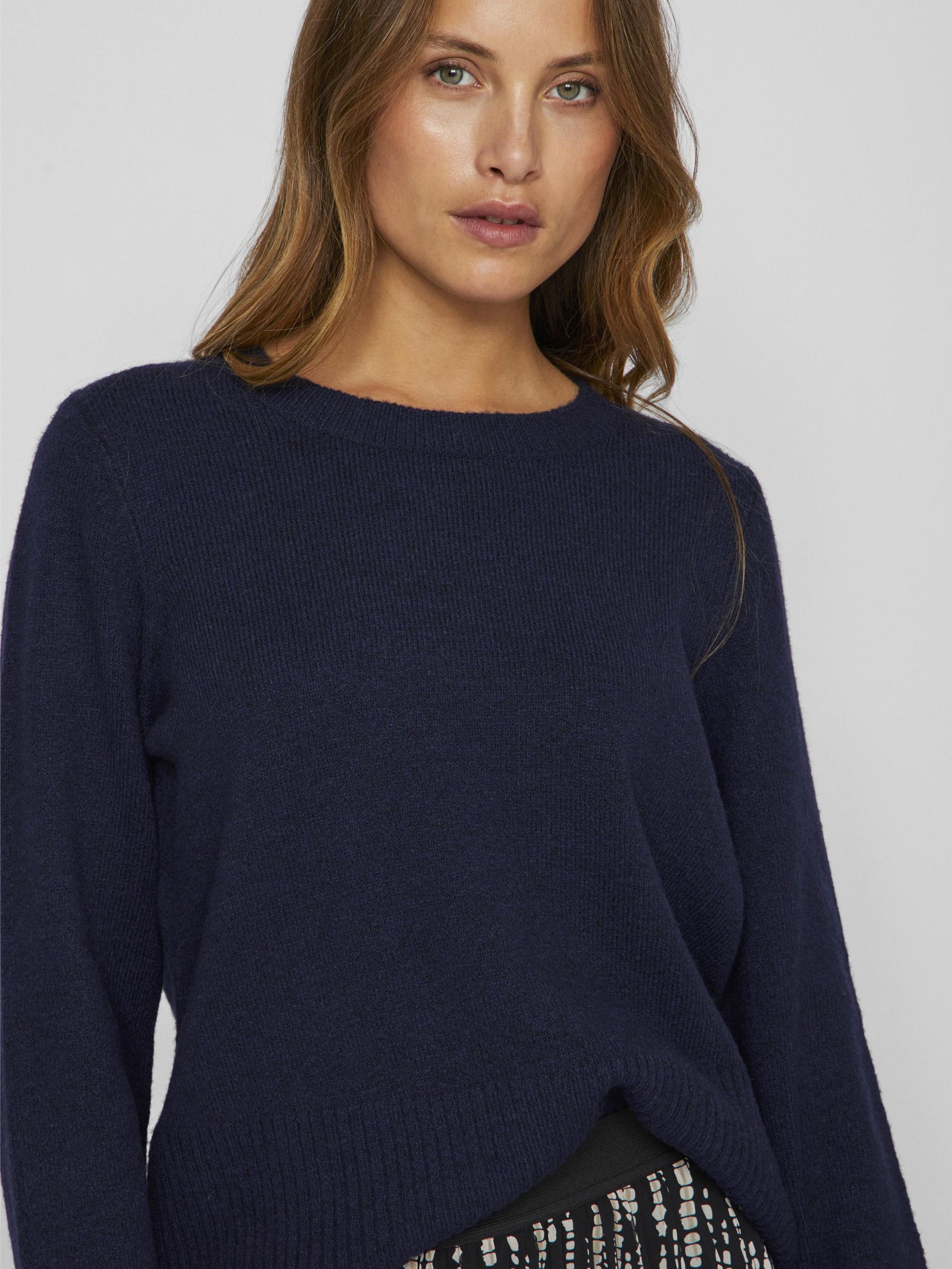 Round neck pullover store