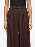 Product image thumbnail - VIHELEN BARREL-FIT TROUSERS, Coffee Bean | 3