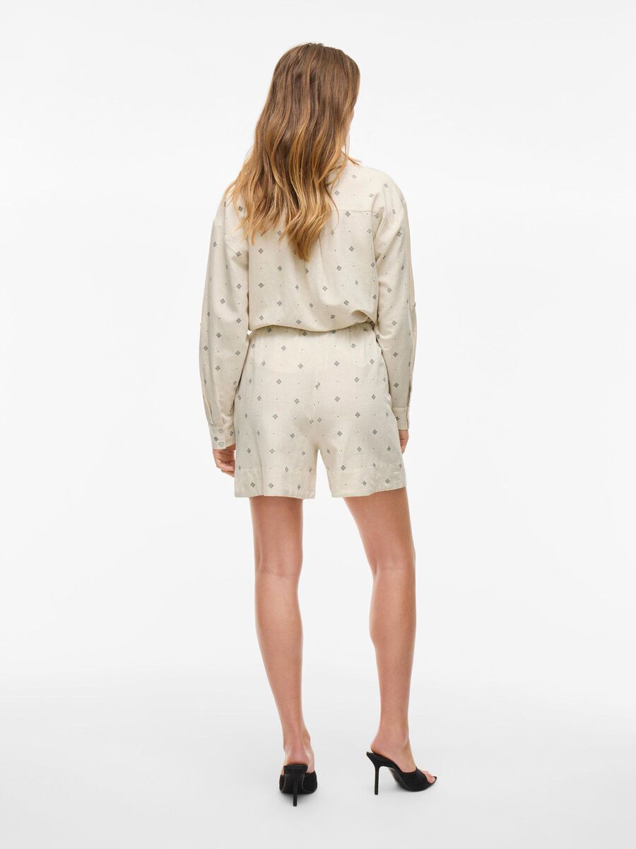 VILA VIPRISILLA MID-WAIST SHORTS, Super Light Natural Melan, highres - 14105083_SuperLightNaturalMelan_1191676_004.jpg