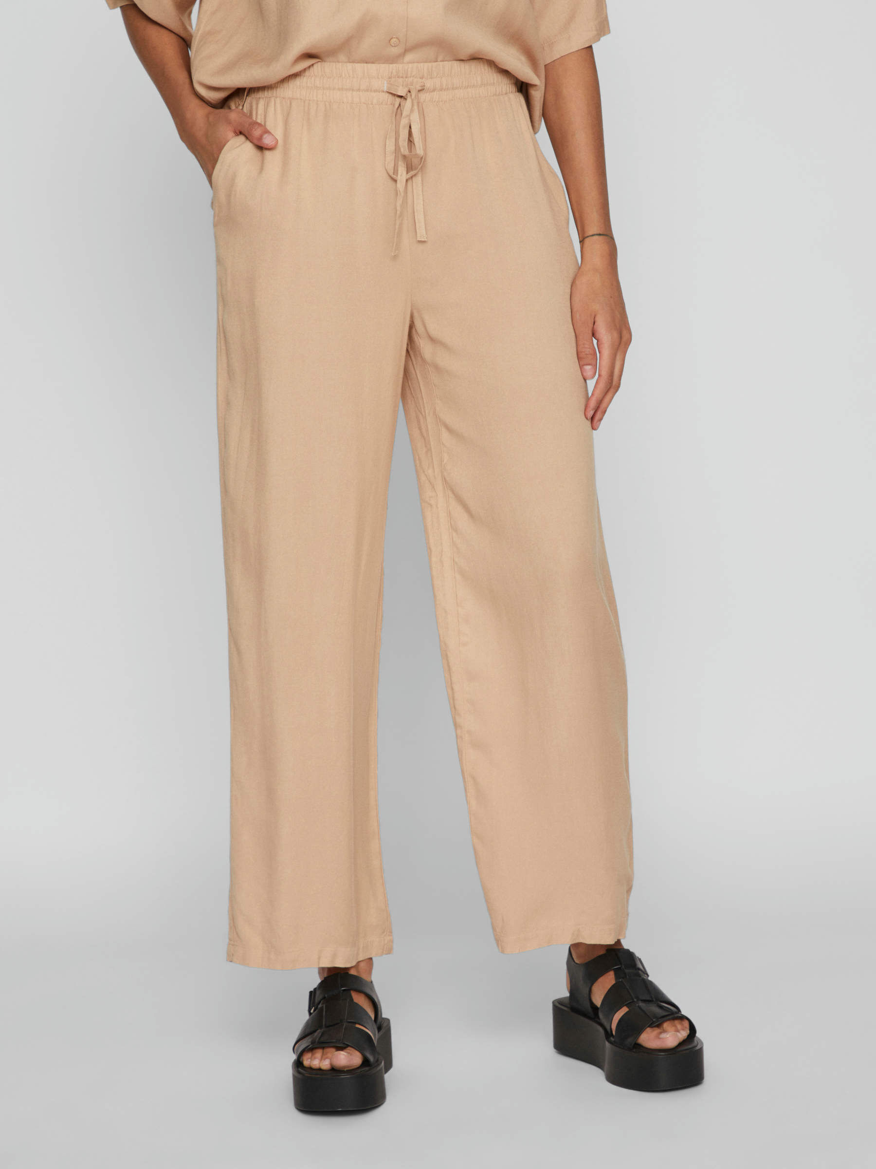 Pantalon beige ample sales