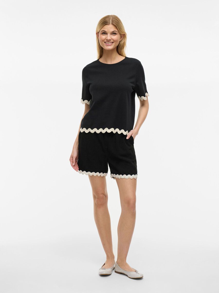 SHOP THE LOOK - vlpsy2025w15tueapr6_1744093172441_14106763_BlackBeauty_1184007_005.jpg