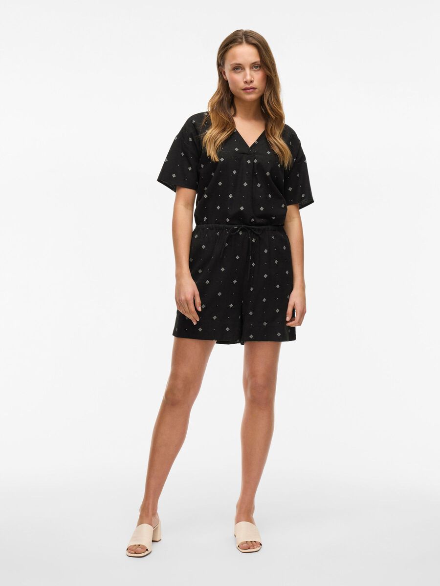 SHOP THE LOOK - vlpsy2025w18tueapr2_1745906283654_14105063_BlackBeauty_1169759_005.jpg
